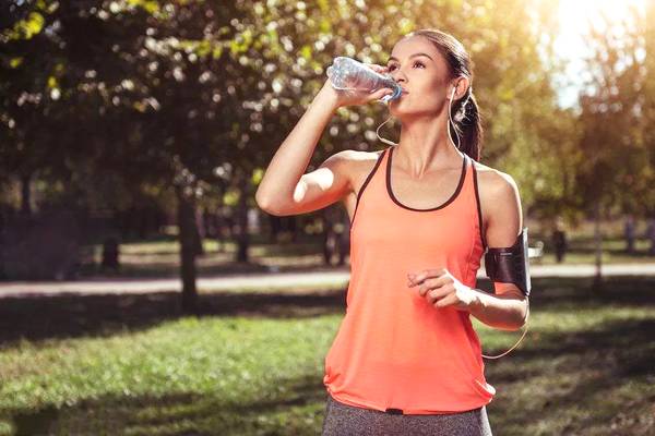 夏天到了喝什么水好呢，國(guó)林凈水器告訴您最佳飲水方式